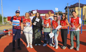 Вчера на футбольном поле Ангельского мыса представители избирательной комиссии и Общественной палаты города вместе сдавали нормы ГТО