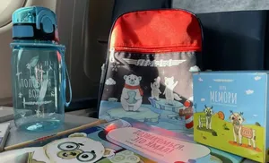 На рейсах авиакомпании «Ямал» стартовала выдача подарочных наборов для маленьких пассажиров