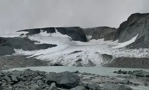 Ледник ИГАН не исчез. Гляциологи изучают его керны и ложе
