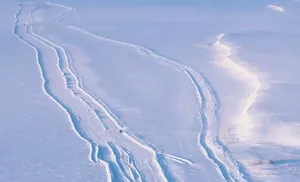 Движение по зимним дорогам в округе остановлено