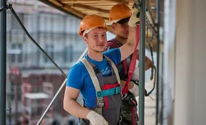 Глава региона поздравил ветеранов и работников строительного комплекса Ямала