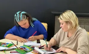 «Студия психологии и творчества»: Открытый мастер-класс по рисованию нейрографики в главной библиотеке Ямала