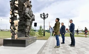 Дмитрий Артюхов открыл памятник героям СВО в Салехарде и высадил миллионное дерево акции «Сохраним лес»