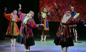 Танцы охотников и оленеводов. Молодёжь перенимает миссию в сохранении своей культуры