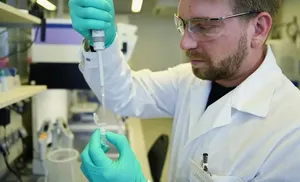 Назальная вакцина способна защитить от заражения "омикроном"