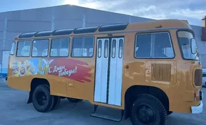 По «первому» городскому маршруту в Салехарде сегодня поехал вот такой праздничный «привет из детства»