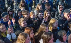 Быть молодым – это... Вернули лето танцами, спортом и творчеством