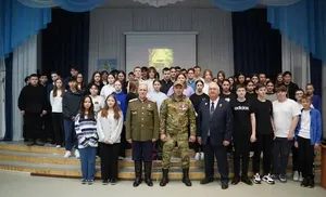 Салехардские школьники встретились с ветеранами на уроках мужества
