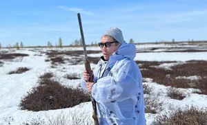 Депутат ямальского парламента Тимофей Лаптандер передал своё гладкоствольное ружьё для бойцов спецоперации