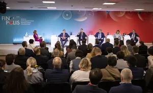 На форуме FINOPOLIS 2024 обсуждали Единую карту жителя Ямала «Морошка»