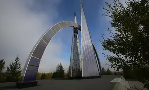 Здесь сходятся Приполярье и Заполярье. Стела – знак исключительности нашего города