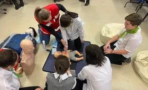 Для школьников третьей школы провели обучающие мастер-классы по первой помощи