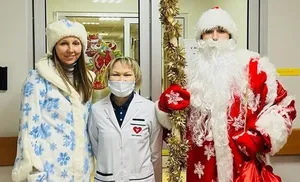 Дед Мороз и Снегурочка устроили волшебство для маленьких пациентов из Салехарда