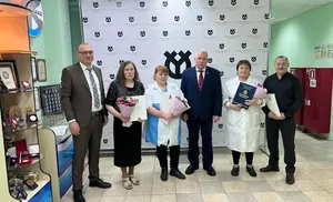 Алексей Денисов вручил награды сотрудникам салехардского рыбокомбината