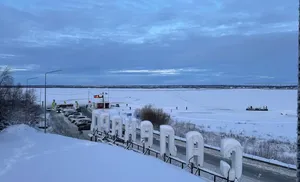 Между Салехардом и Лабытнанги намораживают ледовую переправу