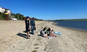 В Салехарде сотрудники полиции и МЧС провели совместный рейд в зоне отдыха на берегу Полябты