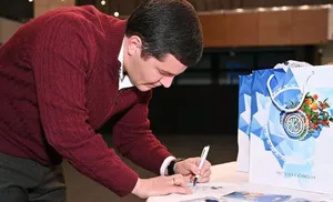 Дмитрий Артюхов передал пять подарков маленьким северянам в рамках благотворительной акции «Теплый день»