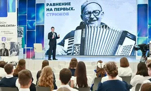 Дмитрий Артюхов рассказал школьникам о Владиславе Стрижове