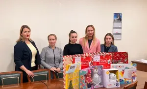 Специалисты ямальской медицины подготовили подарки для детей Волновахи