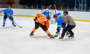 Три на три, без замены вратаря. В финал вышли «Олимпия» и «Комбинат»