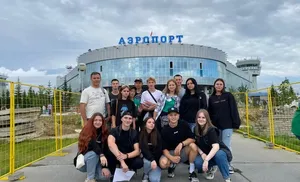В Салехард прилетели девять старшеклассников из Волновахи