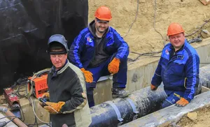 Профессия – созидать,неустанный труд строителей дарит нам уютные дома, комфорт, радость