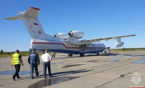 В ликвидации лесных пожаров на Ямале участвуют более 400 огнеборцев и самолет-амфибия Бе-200 МЧС России