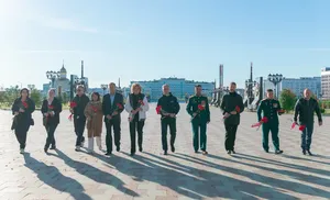 С торжественного возложения цветов на пантеоне Победы началось празднование 430-летия Салехарда