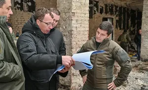 Дмитрий Артюхов посетил восстановленные Ямалом объекты в Волновахе