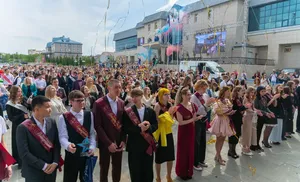 И снова бал, и смех, и слёзы. Лицей провожает первых выпускников