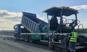 На дороге Салехард – Надым укладывают асфальт