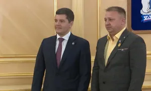 Дмитрий Артюхов вручил награды ко Дню России