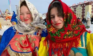 Артисты, скоморохи, игры, забавы, ароматные блины и чай из самовара