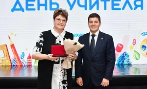 Дмитрий Артюхов провел встречу с учителями и вручил госнаграды