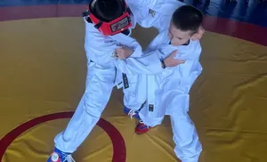 Ямал передал волновахской районной детско-юношеской спортшколе новую экипировку