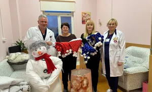 Салехардских новорожденных в канун Нового года будут выписывать в шапочках Деда Мороза