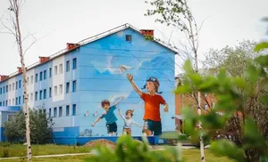 К осени города Ямала украсят 24 новых мурала