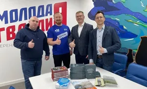 Ямальские геоэкологи вносят свой вклад: передача научных книг для новых регионов России