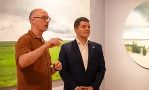 Губренатор ЯНАО посетил выставку "Люди. Газ. Уренгой" в Музее современной истории России