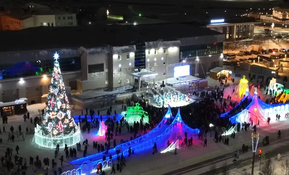 "Ледяная галактика" в Салехарде открыта для гостей