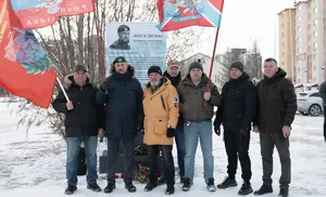 В Новом Уренгое на Аллее Мужества установлен памятный знак Герою России Владимиру Жоге