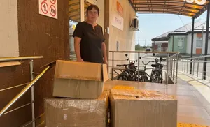 Волновахская больница получила посылки с гуманитарной помощью от салехардской больницы