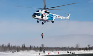 Ямальские спасатели оттачивают мастерство беспарашютного десантирования