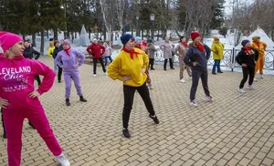 Воспитатели двух детских садов Салехарда вышли на совместную городскую зарядку