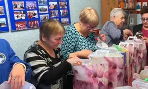 Ветеранам вручили новогодние подарки