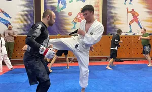 Ямальские тренеры учат салехардских студентов рукопашному бою