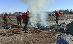 В Салехарде прошли учения по тушению лесных пожаров