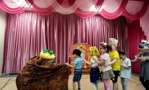 Рука об руку. Призвать человечество стать опорой друг другу