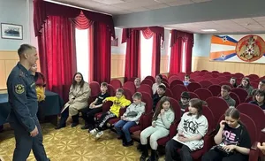 Юные северяне познакомились с работой ямальских огнеборцев