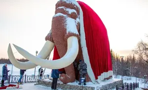 Сегодня мамонт Митя примерил новогодний наряд